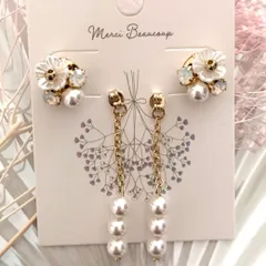 ハンドメイドピアス　ホワイトパール　お花　揺れる　小ぶり　ピアス/イヤリング