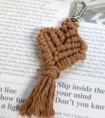マクラメキーホルダー　ハート　キーチャーム　ストラップ