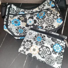 【超美品】レスポートサック LeSportsac ポーチ付き 収納力◎ 軽い マザーズバッグ ショルダー 花柄 軽量 ホワイト 水色 ブラック マチあり