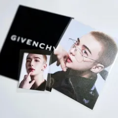 【ラスト1点】Givenchy パウダー Straykids ヒョンジン刻印入 straykids ヒョンジン GIVENCHY ミニパウダー ヒョンジン
