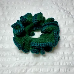 SC-14  フリルシュシュ　手編み　ハンドメイド グリーン