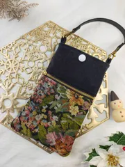 コーデュロイ×ゴブラン生地のスマホショルダー　ハンドメイド　花柄　ゴブラン　北欧 ショルダーバッグ ブラック　クリスマスプレゼント　iPhone　android