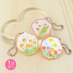 お花デザインのシェルプレートキーホルダー／１個売り／サン宝石