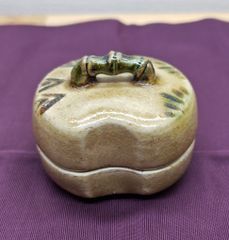 逢絢亭・新品】茶道具 水指 京焼 朱欄手 花筏の図 五山窯 林淡幽