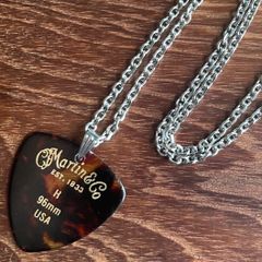 ギターピック　ペンダントネックレス　(3mm) Martin ベッコウ2