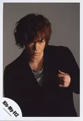 【中古】生写真(ジャニーズ) Kis-My-Ft2/千賀健永/上半身・黒ジャケット・グレーインナー・背景グレー・左手襟/公式生写真