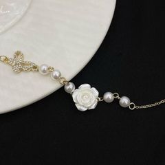 ホワイトローズ&バタフライ パールネックレス レディース