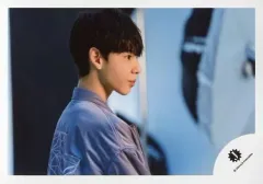 【中古】生写真(ジャニーズ) Snow Man/村上真都ラウール/横型・バストアップ・衣装グレー・右向き・両手下・口閉じ/「Snow Man LIVE 2019 ～ 雪 Man in the Show ～」 グッズオフショット/公式生写真