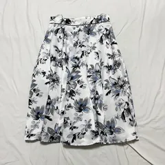 【上品×フェミニン💕】アプワイザーリッシェ＊花柄ミモレ丈スカート／アートタッチ／ライトグレー／サイズ0／XSサイズ相当✨春服　夏服　送料無料✨