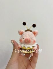 ハチ🐝ブタちゃんカバン飾り　キーボード　編み物　編みぬいぐるみ　カバン飾り