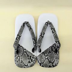雪駄（せった）白地にヘビ柄風切り替え　Lサイズ   leather soled sandals （Setta）