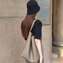 The Row上質牛革ショルダーバッグ｜大容量バケット型 通勤・デイリー