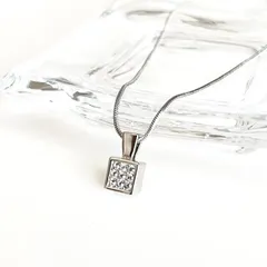 スワロフスキー ネックレス　キューブネックレス　リバーシブル　シルバーカラー