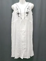 ◇ ⊂ ◎ ●未使用● Samansa Mos2 blue タグ付き 刺<!-利用不可文字-!> ノースリーブ 膝下丈 ワンピース サイズM オフホワイト レディース P  【1408200033825】