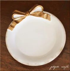 フレンチリボン ラウンド トレイ ホワイト アンティーク調 小物 小物入れ リボン ディスプレイ アクセサリートレイ トレー オブジェ インテリア 雑貨