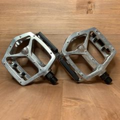 【新品】WELLGO B249 フラットペダル シルバー クロスバイク MTB マウンテンバイク ママチャリ OLDMTB ロードバイク シティサイクル