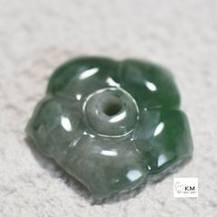 ж天然石翡翠 ヒスイ10.5*11*2㎜ 花 フラワー１つ 天然石 グリーン