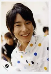 【中古】生写真(ジャニーズ) 関西ジャニーズJr./朝田淳弥/バストアップ・シャツ白水玉・笑顔/公式生写真