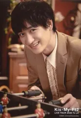 【中古】生写真(ジャニーズ) Kis-My-Ft2/宮田俊哉/バストアップ・衣装ベージュ・左向き・屈み/「Kis-My-Ft2 LIVE TOUR 2020 To-y2」スペシャルフォト