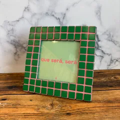 色彩の調和が美しいタイル風フォトフレーム グリーン 【 写真立て 北欧風 角型 置き型 掛け型 ポップ カラフル ギフト かわいい おしゃれ プレゼント オシャレ インテリア 雑貨  】