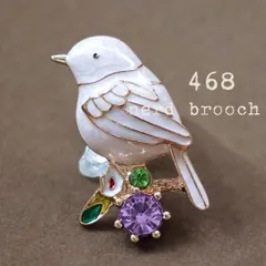 お花にとまる白い鳥のブローチ　陶器調 ナチュラル パール 北欧 キラキラ かわいい 動物 大人 新品 生き物 カジュアル コサージュ 未使用 NerD