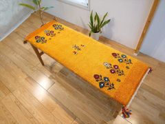 ペルシャ　ギャッベ ミニランナー　119x40cm  黄金色　オレンジ　花　羊ヤギ　RJ14283