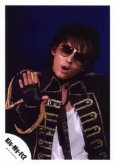 【中古】生写真(ジャニーズ) Kis-My-Ft2/藤ヶ谷太輔/ライブフォト・上半身・ジャケット黒・金・サングラス・右手パー突き出し/公式生写真