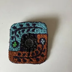 ミナペルホネンlolo刺繍生地使用　ハンドメイドブローチ　17