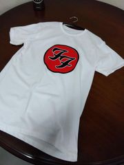 FOO FIGHTERS / フー・ファイターズ 正規品ロックTシャツ（新品） Mサイズ