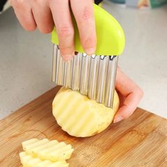 ポテトスライサー グリーン（ギザギザカット）新品！