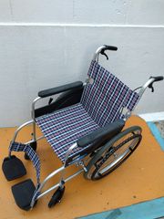 送料無料（一部地域を除く）　自走式車椅子　ノーパンク　日進　　NEO-1　KM-25-0801-02
