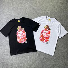 【A BATHING APE 】 2色選択可能  アベイシングエイプ 迷彩Ｔシャツ  男女兼用 カジュアル ストリート プリント 春夏 おしゃれ 半袖 黒白 ブラック ホワイト ZXC147