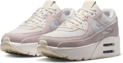 [ナイキ] エア マックス 90 LV8 SE W AIR MAX 90 LV8 SE ライトボーン/サンドドリフト/バイオテック/メタリックシルバー HV4367-025 22.0cm [22.0 cm]