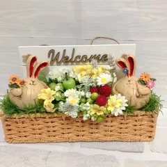 sale★25cm うさぎのwelcomeフラワーバスケット　花かご　フラワーアレンジメント　ハンギングバスケット　アーティフィシャルフラワー　リース　プレート　新年　壁掛け　玄関リース　正月飾り　置物　兎　造花リースのサムネイル