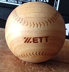 ZETT・ゴムの木製ボール　型保持用。オブジェ。