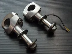 ハーレー純正ハンドルクランプカバー55900105撤去品