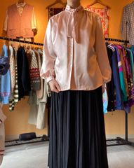 ボウタイ付き　ペールピンク　サテンブラウス