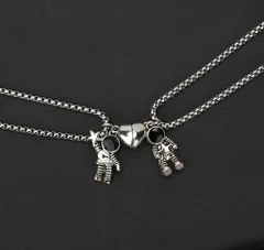 【ペア】宇宙飛行士 ネックレス ハート お揃い かわいい ギフト 宇宙 旅行 惑星 星 銀河 ギフト 贈り物 贈りもの アクセサリー 新品