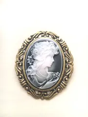 カメオ風　ブローチ　グレー　レトロ　ヴィンテージ風　アンティーク