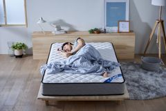 セミダブル　マットレス　ポケットコイルマットレス　寝具　睡眠　眠る　寝る　ベッド　熟睡　腰痛　肩こり