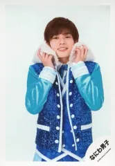 【中古】生写真(ジャニーズ) なにわ男子/長尾謙杜/膝上・衣装青・水色・白・両手襟元・歯見せ・背景白/「関ジュ 夢の関西アイランド 2020 in 京セラドーム大阪 ～遊びにおいでや!満足 100%～」グッズオフショット/公式生写真