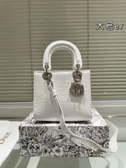 【今日特価】Dior Lady Dior Bag with Folding Gift Box - レディー ディオール バッグ フォールディングギフトボックス付き