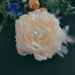 コサージュ　ホワイトピオニー