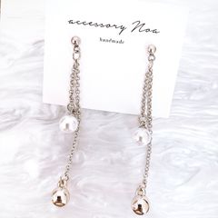【 イヤカフ / ピアス / イヤリング 】パール シルバーボール ロング 両耳 揺れるピアス アレルギー対応 メタル 耳飾り