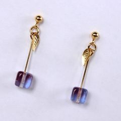 ハンドメイドピアス　ブルーアップル　A-043