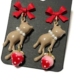 可愛い♡苺猫ピアス