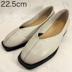 【新品 訳あり】ディッシー　Vカットフラットシューズ　22.5ｃｍ　アイボリー