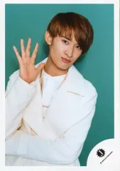 【中古】生写真(ジャニーズ) 関西ジャニーズJr./向井康二/バストアップ・衣装白・右手パー/17冬 関西ジュニア「X’mas SHOW 2017」グッズ撮影オフショット/公式生写真