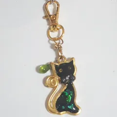 黒猫と翡翠のチャーム