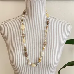 ビーズロングネックレス